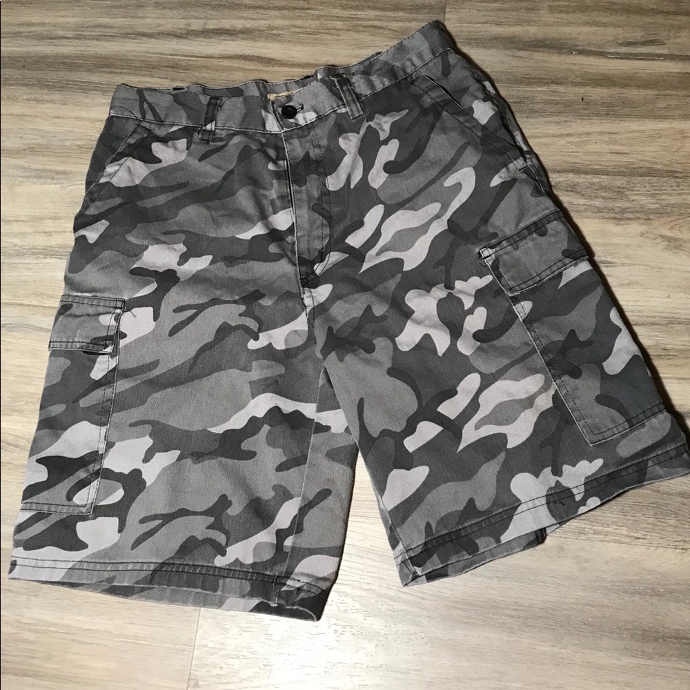 Canyon Club modern fit camp army shorts